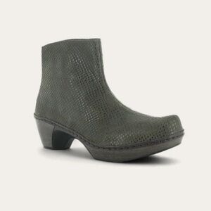 NWOB Naot Almeria Brown Croc Leather Heeled Bootie Voyage Collection